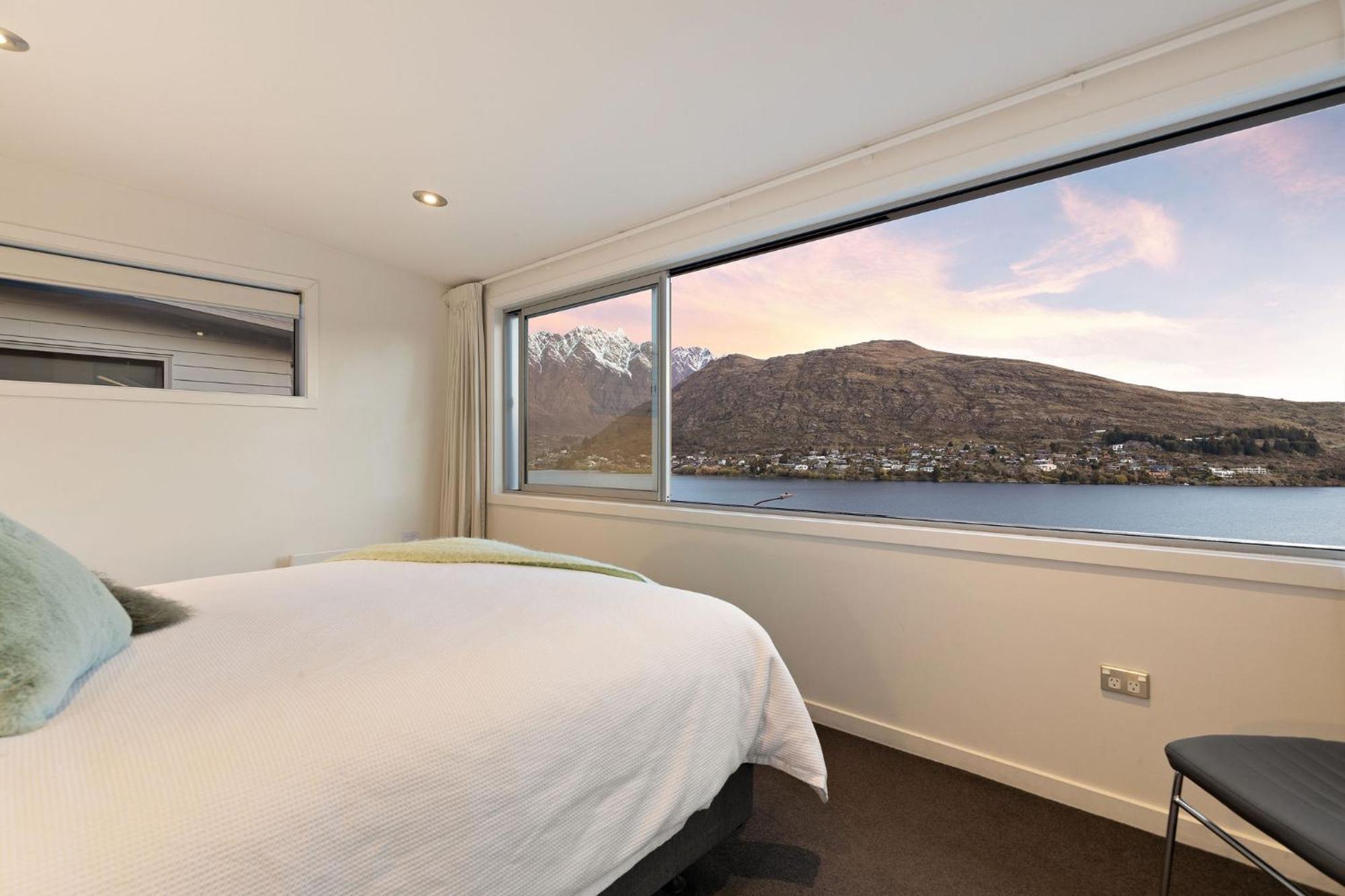 Views On De La Mare Place, 3 Bdr, Free Wi-fi & Parking