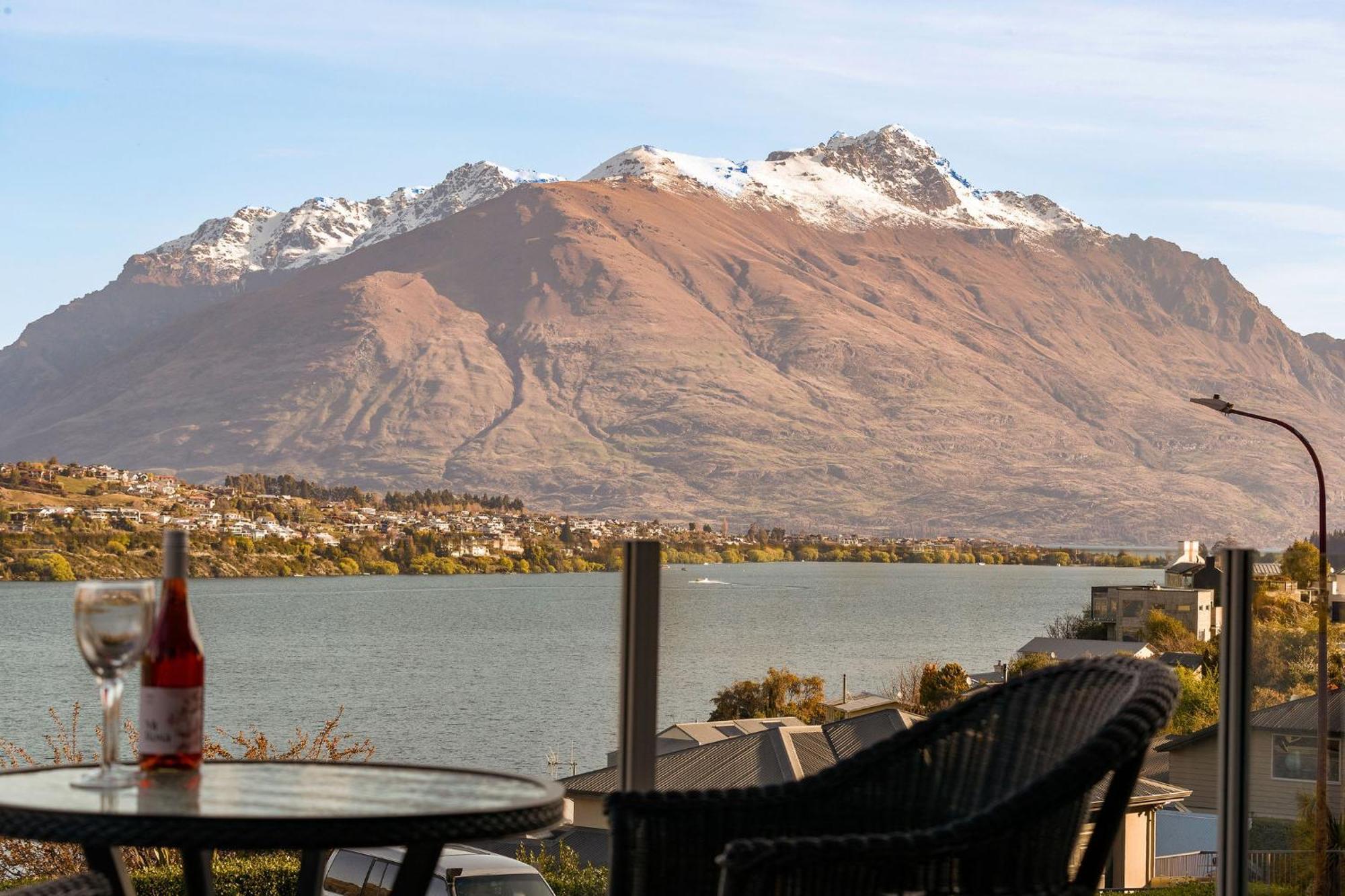 Views On De La Mare Place, 3 Bdr, Free Wi-fi & Parking * Queenstown
